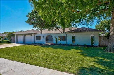 12113 Camelot Dr, Oklahoma City, OK 73120 - photo 2