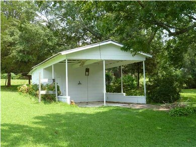 Workshop/Storage with covered parking