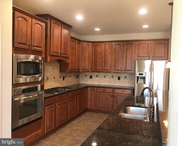 42538 Pine Forest Dr, Chantilly, VA 20152 - photo 3