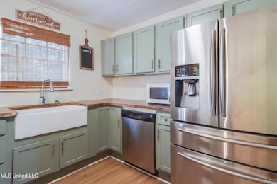 502 Border Ave W, Wiggins, MS 39577 - photo 4