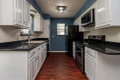 1504 Willow Wood Dr, Azle, TX 76020 - photo 4