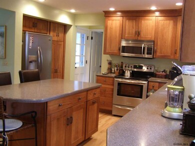 17 W Bayberry Rd, Glenmont, NY 12077 - photo 4