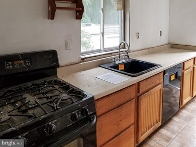 7214 Pine St, Upper Darby, PA 19082 - photo 6