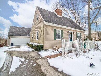 702 N Blackhoof St, Wapakoneta, OH 45895 - photo 2