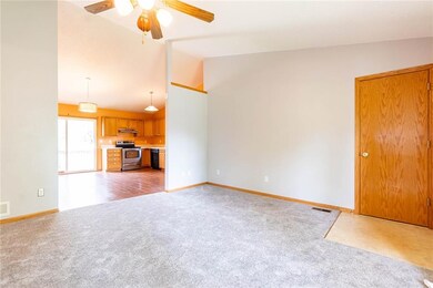 2039 SE 8th St, Des Moines, IA 50315 - photo 5