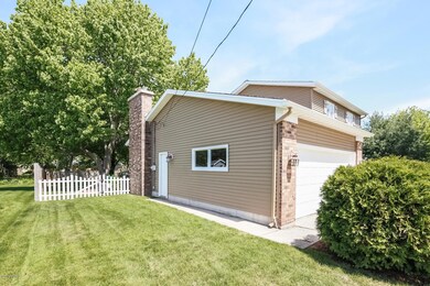 004-Front_View-4169264-medium