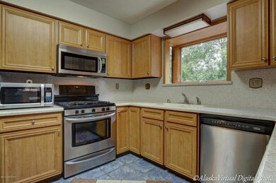 Kitchen W/Maple Cabinets