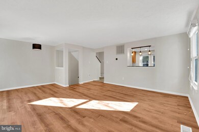 9114 Aspenpark Ct, Lorton, VA 22079 - photo 6