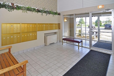 4009 Heritage Hills Dr unit 202, Bloomington, MN 55437 - photo 2