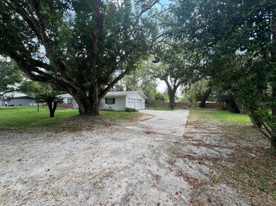 36646 Thompson Ln, Zephyrhills, FL 33541 - photo 2