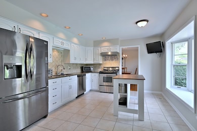 143 E Jackson St, Elmhurst, IL 60126 - photo 3