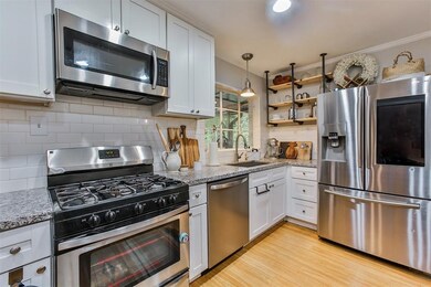 1042 W 30th St, Houston, TX 77018 - photo 3