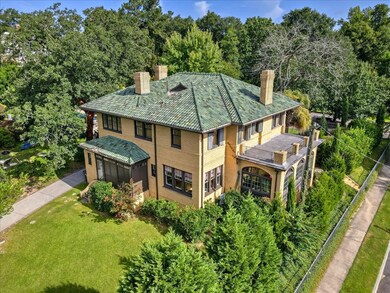Side bird's eye view