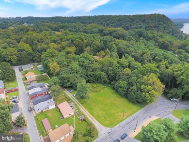 951 Plane St, Columbia, PA 17512 - photo 2