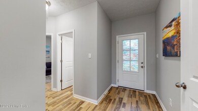 6410 Oak Village Dr, Louisville, KY 40228 - photo 3