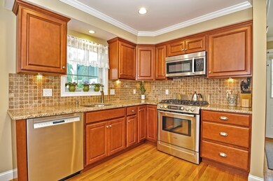 211 Pine Hill Cir, Waltham, MA 02451 - photo 5