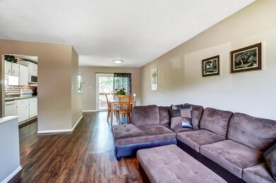 Living Room View to Dinette