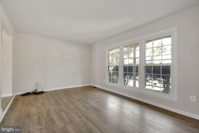 118 Connemara Dr, Sterling, VA 20164 - photo 4