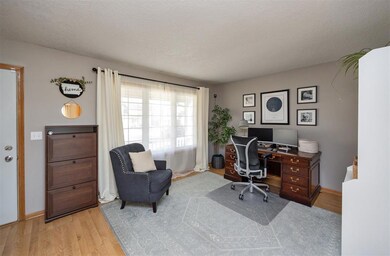 15026 Hawthorn Dr, Clive, IA 50325 - photo 3