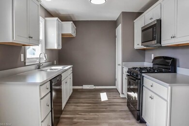 Fully remodeled kitchen with soft-close cabinets a
