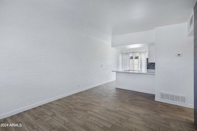 383 N Evergreen St-4
