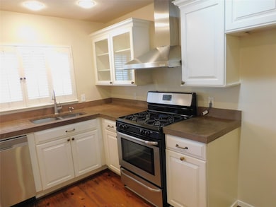 256 E Castle Harbour Dr, Friendswood, TX 77546 - photo 6