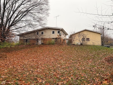 611 S Michigan Ave, Greensburg, IN 47240 - photo 2