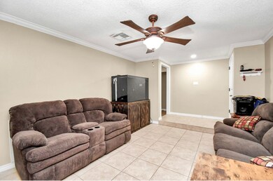 712 Meadowick Dr, Baytown, TX 77521 - photo 5