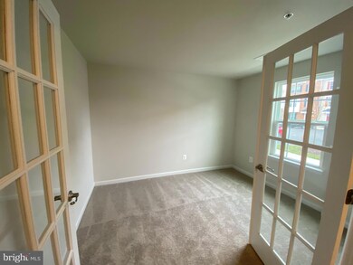 13 Gates Park Ct, Halethorpe, MD 21227 - photo 2