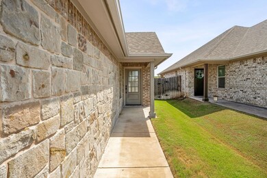 305 Jacinth Ln, Granbury, TX 76049 - photo 4