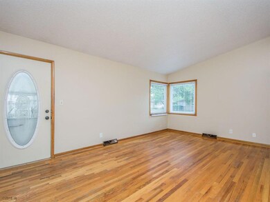 2541 E Ovid Ave, Des Moines, IA 50317 - photo 3