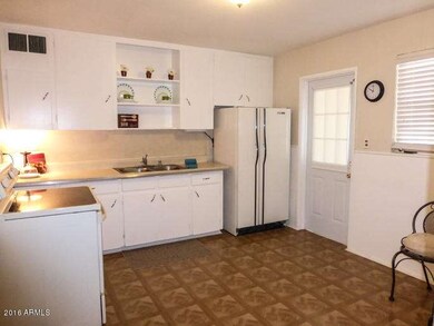 2926 W Griswold 002