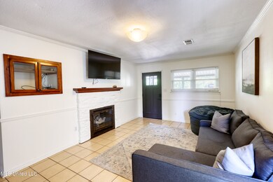 121 Shadow Lawn-14