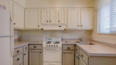 1720 Chapala St unit 5, Santa Barbara, CA 93101 - photo 3