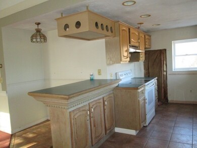 136 Charlton St, Oxford, MA 01540 - photo 3