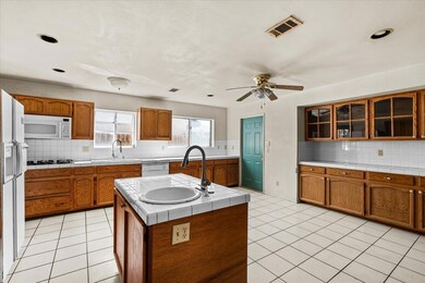 048-436390- kitchen