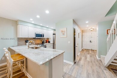 New kitchen remodel with gorgeous quartz counter t