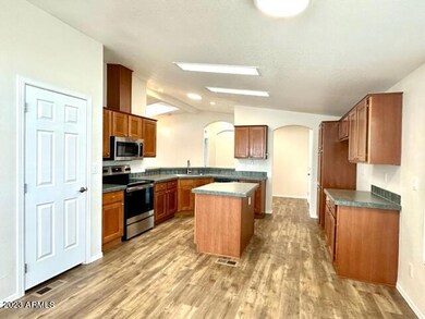 Silver Kitchen3