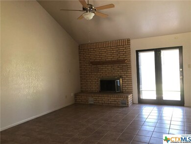 116 E Blancas Dr, Copperas Cove, TX 76522 - photo 2