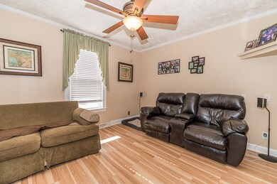 27 Sampson St, South Grafton, MA 01560 - photo 4