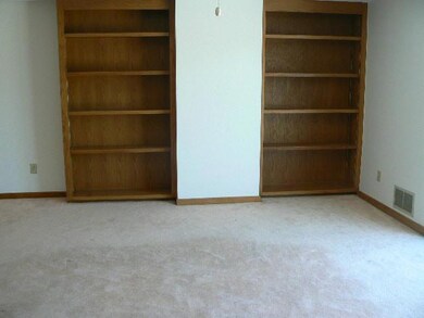 412 S Yearling Rd, Columbus, OH 43213 - photo 5