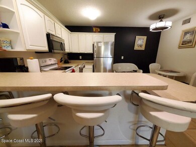 Breakfast Bar / Kitchen