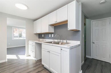 404 Linwood St SW, Cedar Rapids, IA 52404 - photo 6