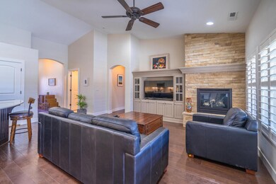1501 W Grapevine Dr-023
