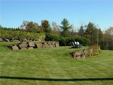 Yard/Garden. Common area.