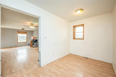 311 E 3rd St S, Newton, IA 50208 - photo 7