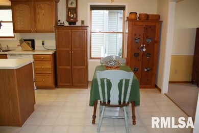 3212 Fieldcrest Dr, Davenport, IA 52806 - photo 7