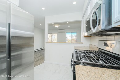 22 Oakville St, Staten Island, NY 10314 - photo 4