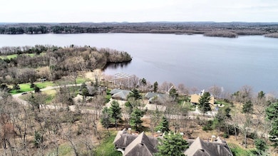 Bldg 18 3-4 Greenway Crossing Pv, Wisconsin Dells, WI 53965 - photo 2