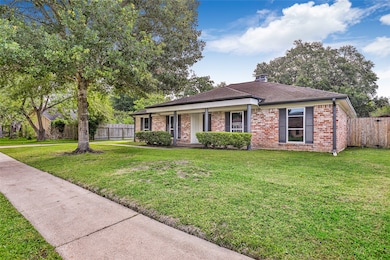 317 W Castle Harbour Dr, Friendswood, TX 77546 - photo 3